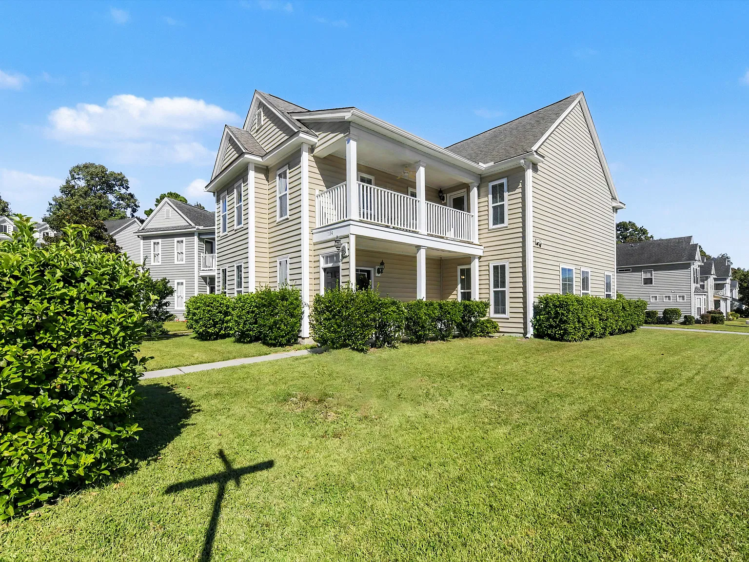 4 bed, 3.5 bath, 2830 sqft, $2,800 — Photo 3