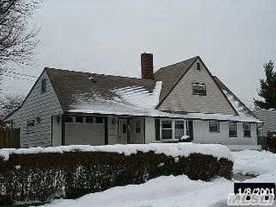 104 Hardy Ln, Westbury, NY, 11590