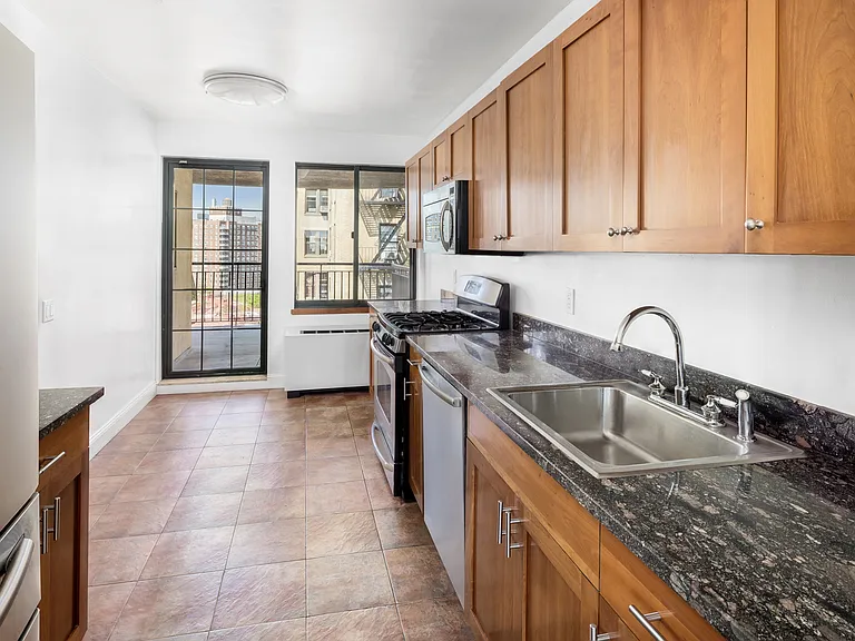 939 Union St #11 — Photo 5