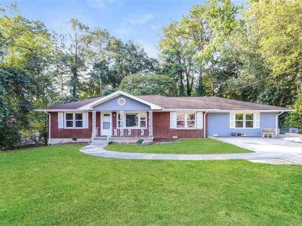 421 Pineridge Dr, Forest Park, GA 30297