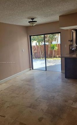 3rd image of 914 NW 106th Ln
