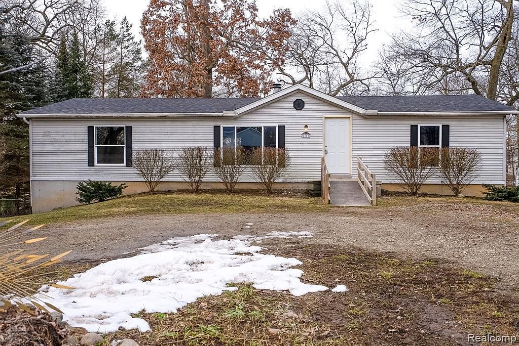 6859 Saline Dr, Waterford, MI 48329 Zillow