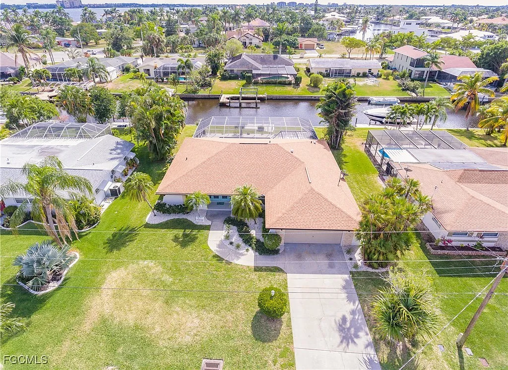3 bed, 2.0 bath, 1957 sqft, $7,500 — Photo 3