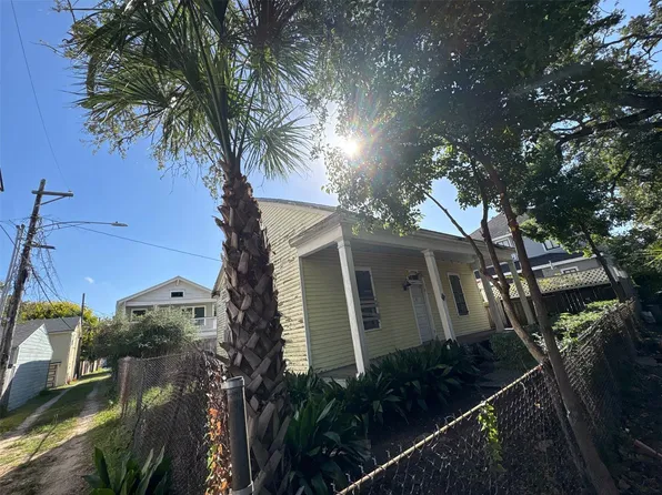 1220 34th St, Galveston, TX 77550