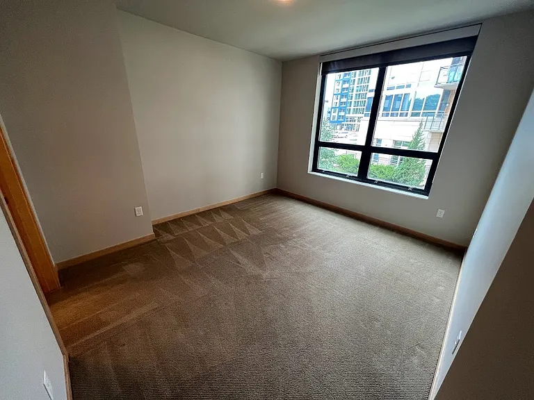 Venture Luxury High Rise — Photo 98