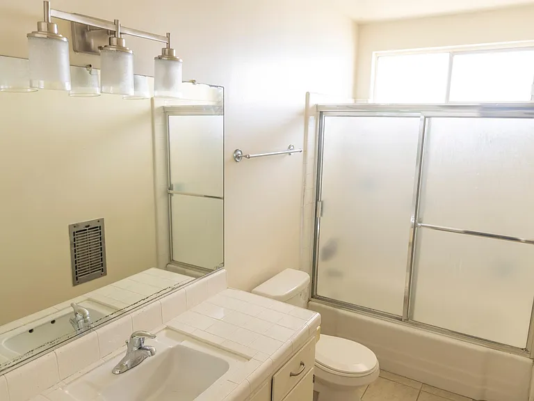 8740 Owensmouth Ave #14 — Photo 13