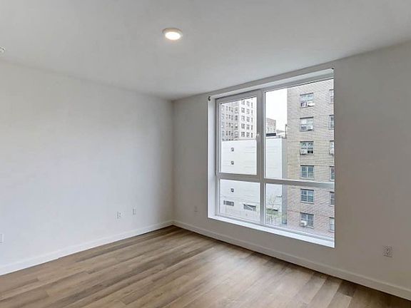 5th image of 814 Amsterdam Ave APT 5E