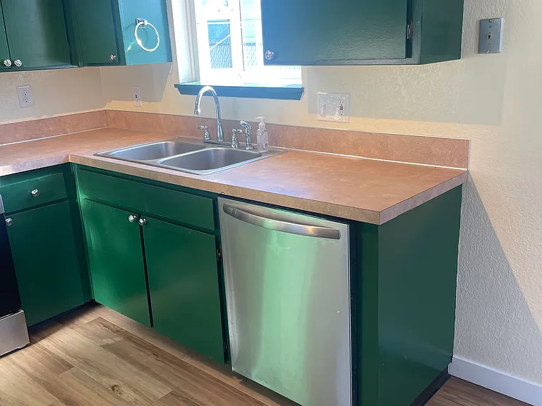 1112 E Craig Ave — Photo 4