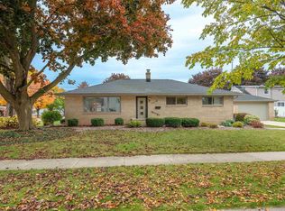 1319 E Harding Dr, Appleton, WI 54915