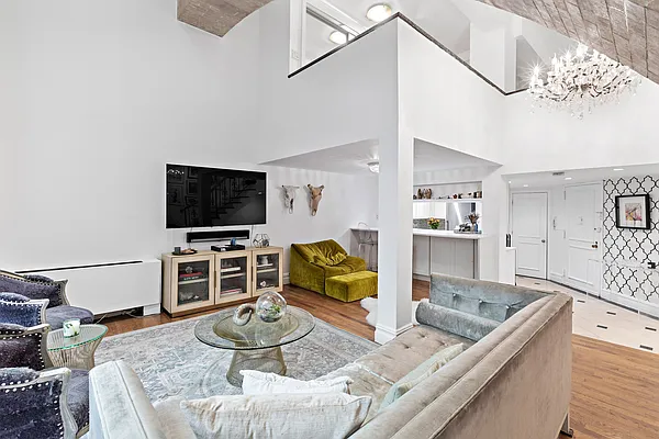 Sold by Isaacs Ganz Real Estate | media 5