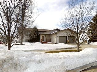 2110 Cedar Dr NE, Watertown, SD 57201