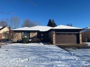 38948 Trawick Ct, Sterling Heights, MI 48310