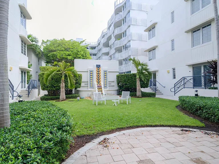 ArteCity Governor Courtyard + Unit Entry