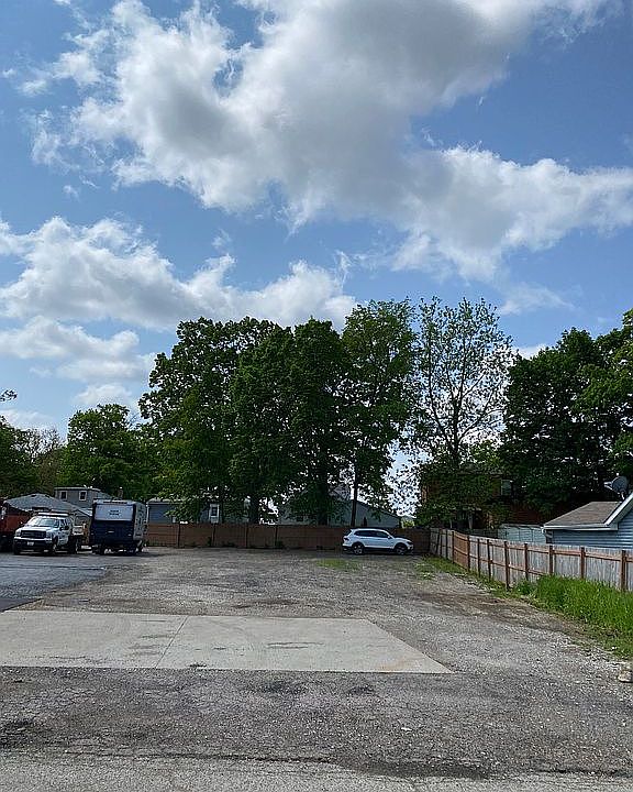2nd image of 18551 W Main St