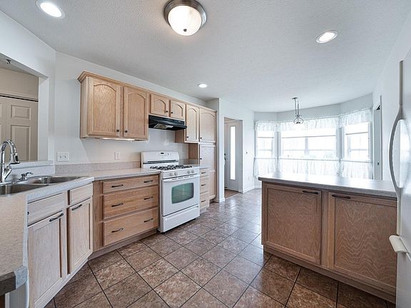 4th image of 1315 Climbing Rose Ln