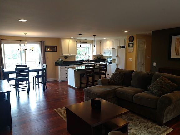 5th image of 10620 NE 55th St