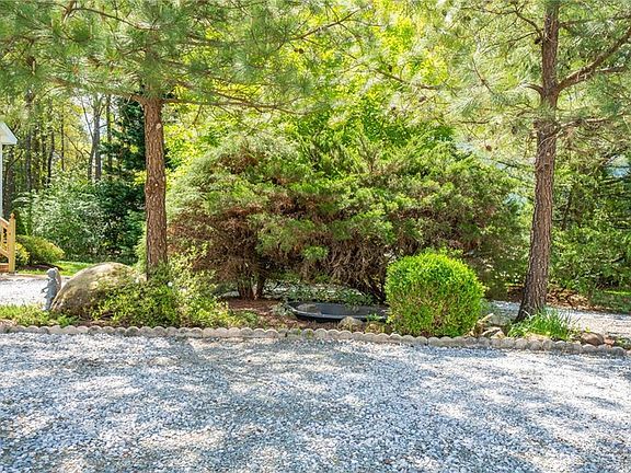 4th image of 9204 Oak Springs Ct