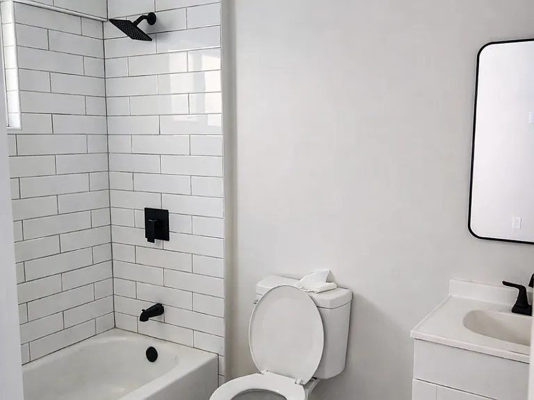1226 S Woods Ave — Photo 3