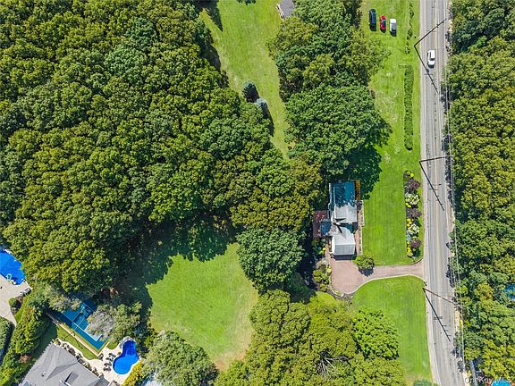 2nd image of 10 Old Northport Road