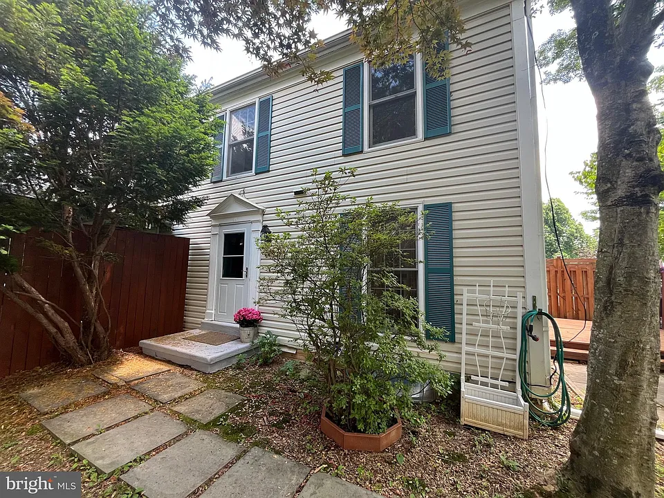 39 Triple Crown Ct