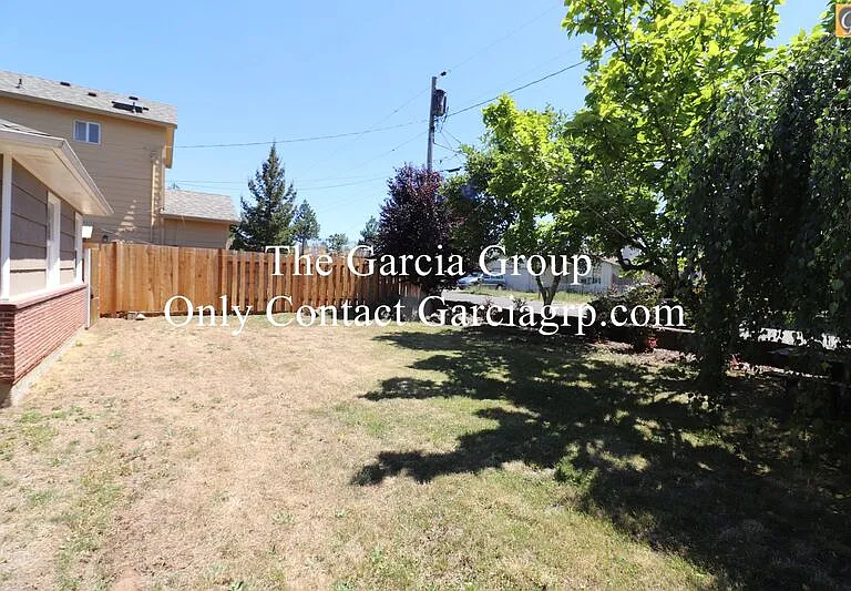 9303 SE Francis St — Photo 35