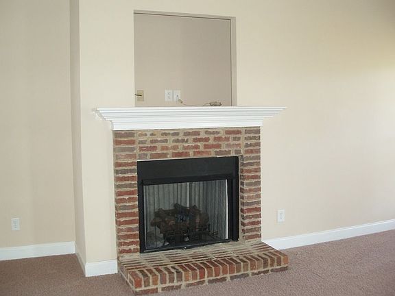4th image of 310 Live Oak Ct