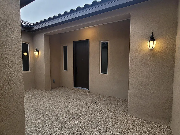 Private, Tuscan style patio