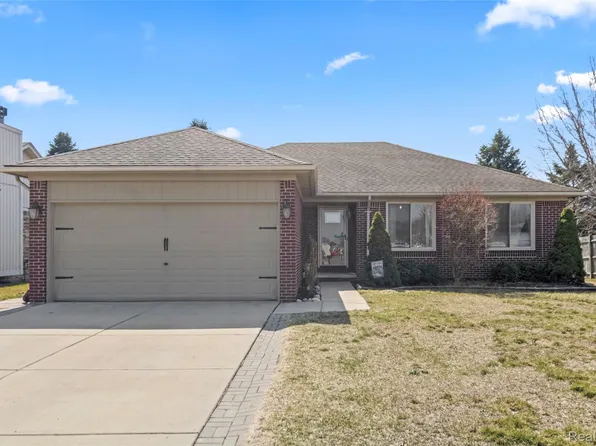 25250 Noble Dr, Chesterfield, MI 48051