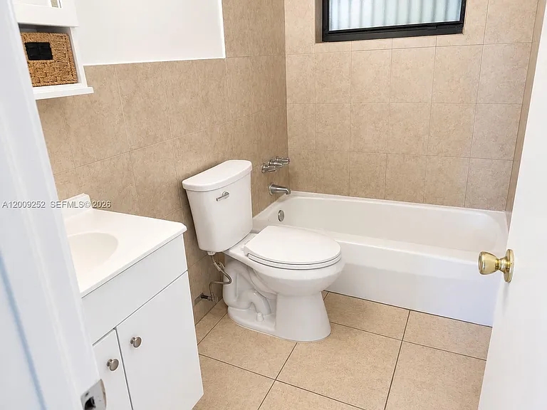 728 SW 7th St #1-2 — Photo 5