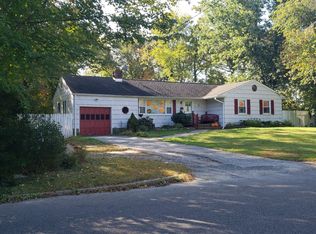 118 Greenwood Rd, Bay Shore, NY 11706