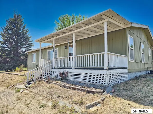 107 W 2nd Ave, Salmon, ID 83467