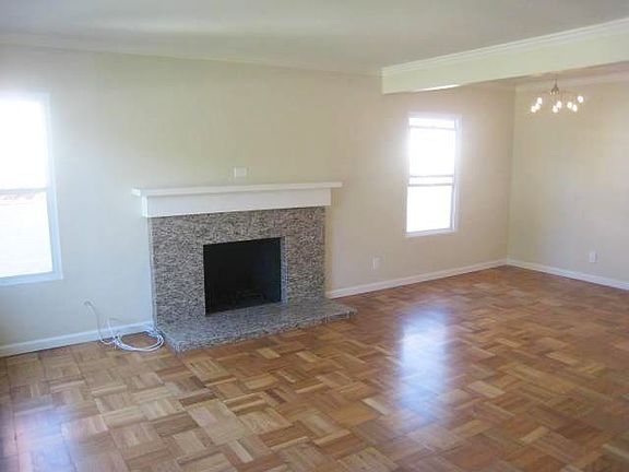 4th image of 1059 Oliver Ave