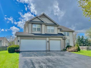 88 Hackney Ln, Lindenhurst, IL 60046