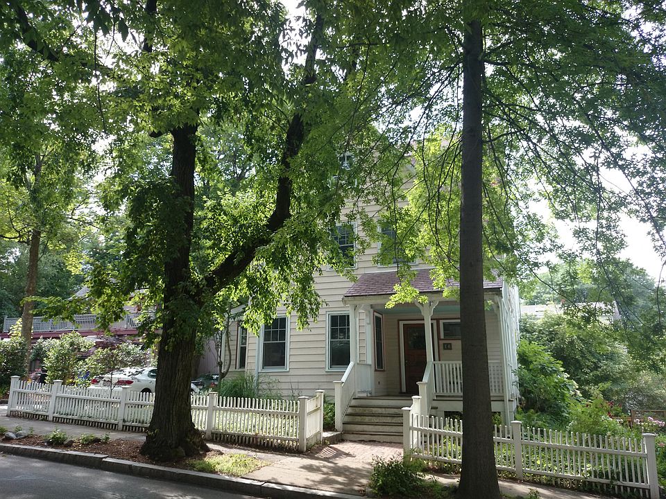 2nd image of 16 Coolidge St