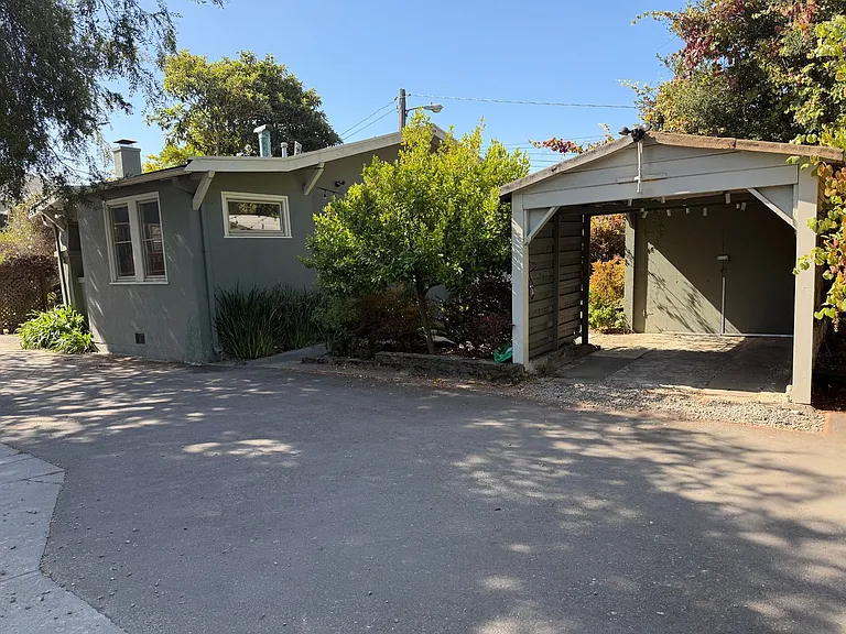 Miles Complex — Photo 22