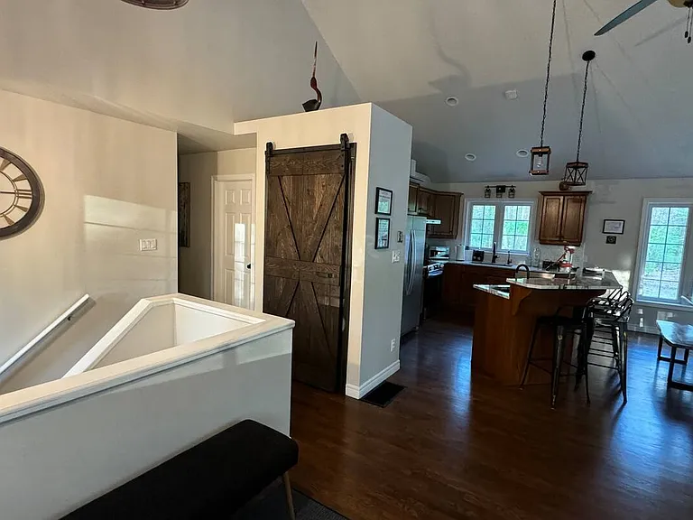 9945 Riverview Rd — Photo 20