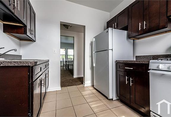 4th image of 636 E 50th Pl #5015CHA