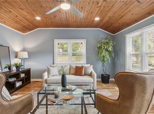 7943 Reeds Rd, Prairie Village, KS 66208