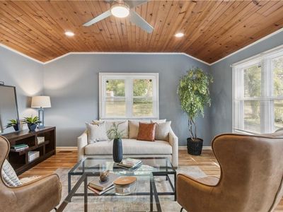 7943 Reeds Rd, Prairie Village, KS, 66208