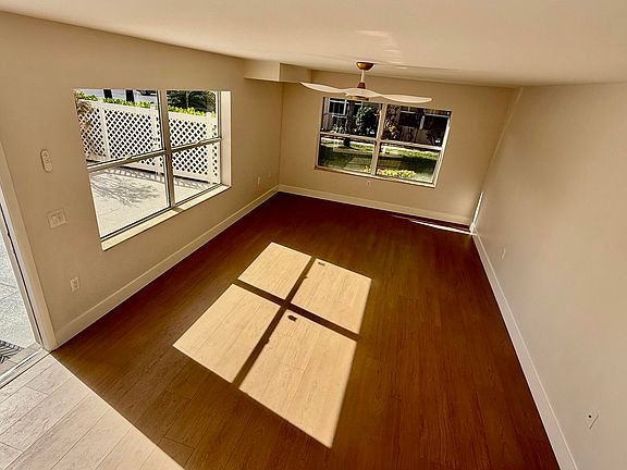 5th image of 19 Amherst Court #C