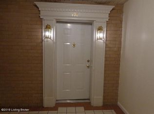 8504 Atrium Dr APT 910, Louisville, KY 40220