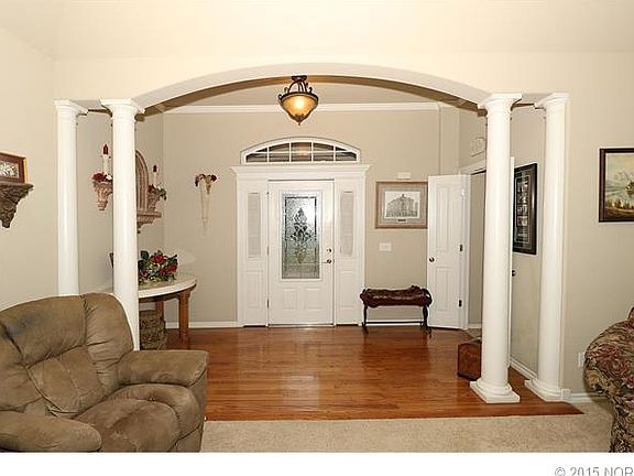 4th image of 10115 Circle Dr