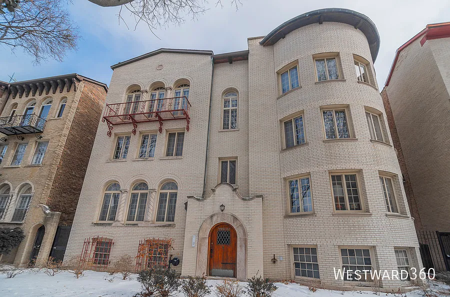 Photo 1 of 18 - 7447 N Hoyne Ave #2 - Chicago, IL Primary Photo - 7447 N Hoyne Ave #2