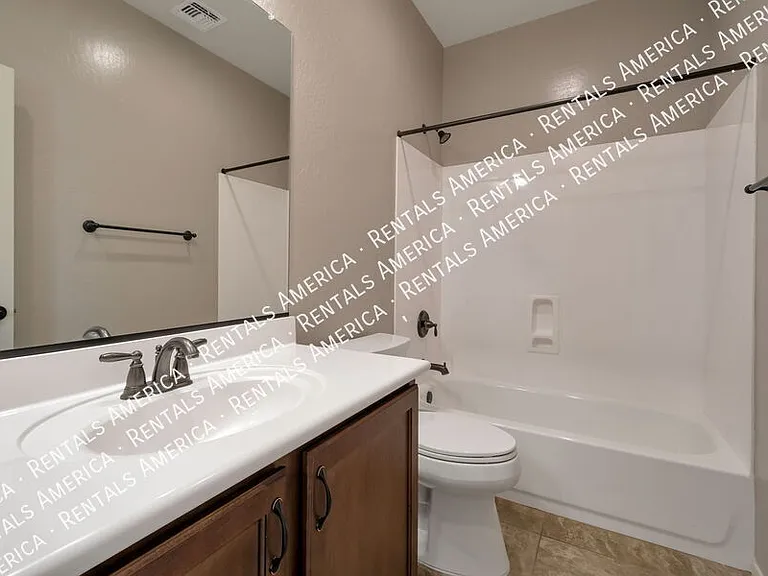 3863 S Verbena Ave — Photo 8