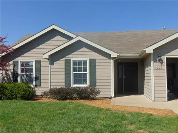 1005 Home Cir, Lawrence, KS 66046