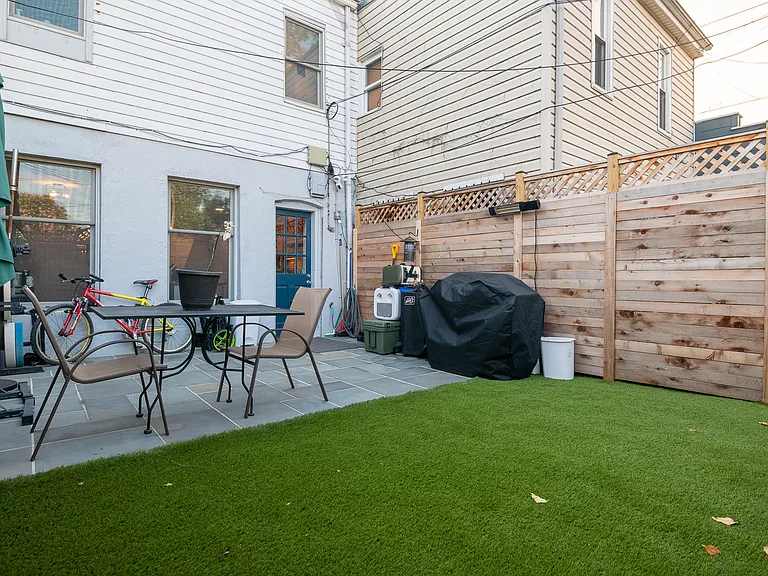 209 17th St SE — Photo 14