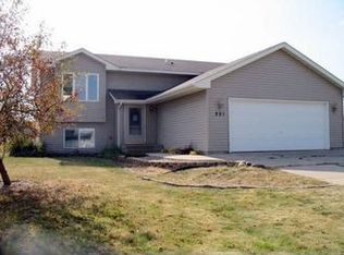 201 7th St NW, Maple Lake, MN 55358