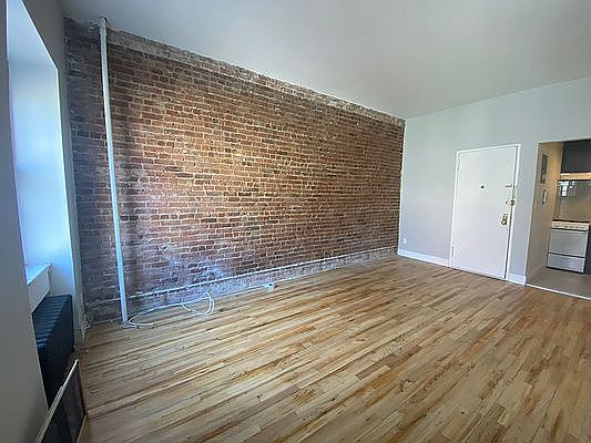 3rd image of 156 W 76th St APT 3A