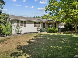 863 Emge Rd, O'Fallon, MO 63366