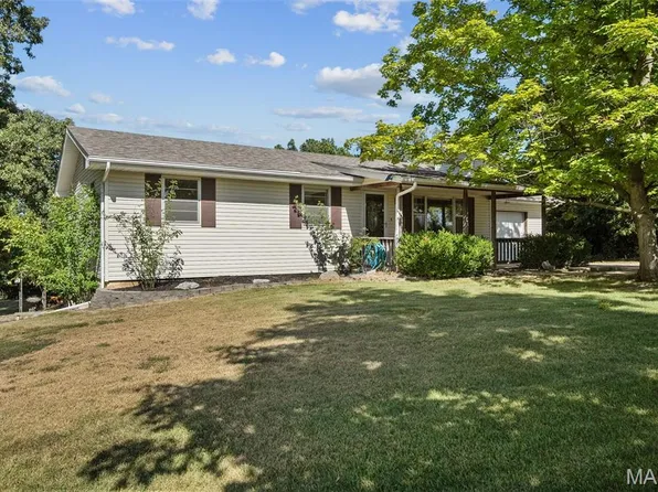 863 Emge Rd, O'Fallon, MO 63366